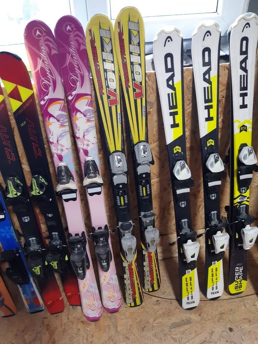 Дитячі гірські лижи.