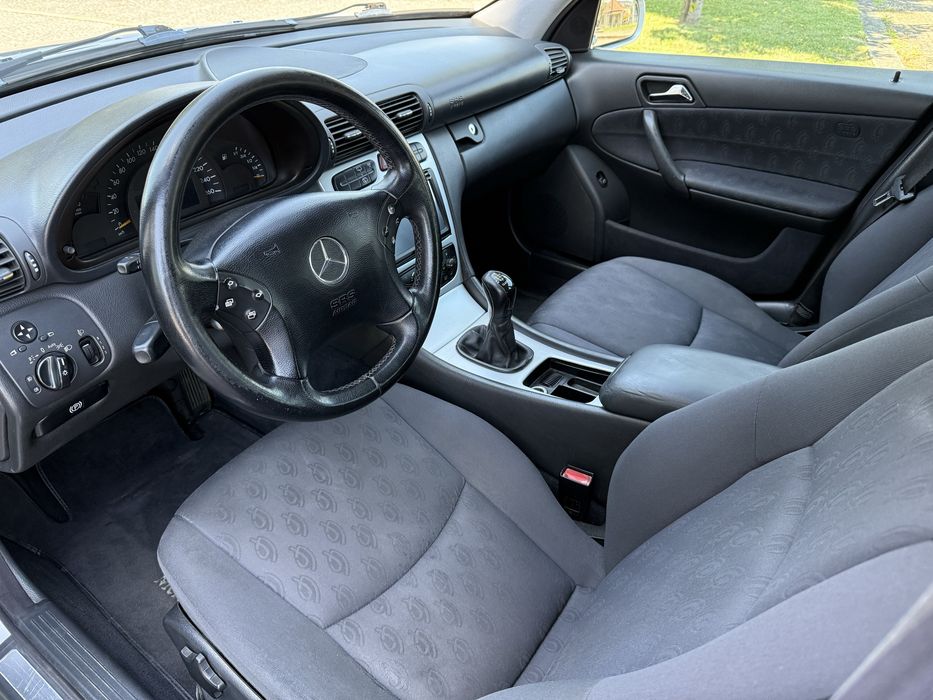 Mercedes C220 como nova