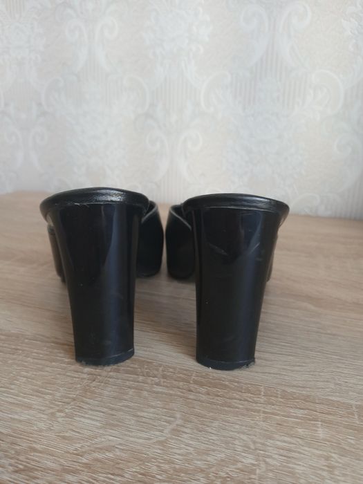 Продам босоножки-сабо