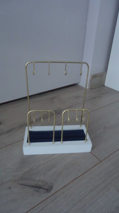 NOWY stojak na biżuterię z haczykami i miejscem na pierścionki