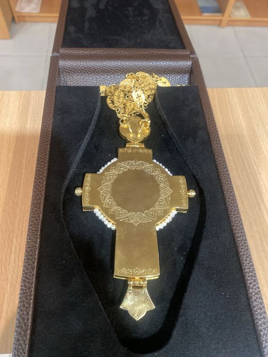 Хрест з прикрасами