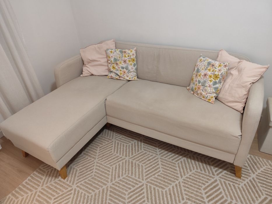 Sofá Linanäs com chaise longue bege