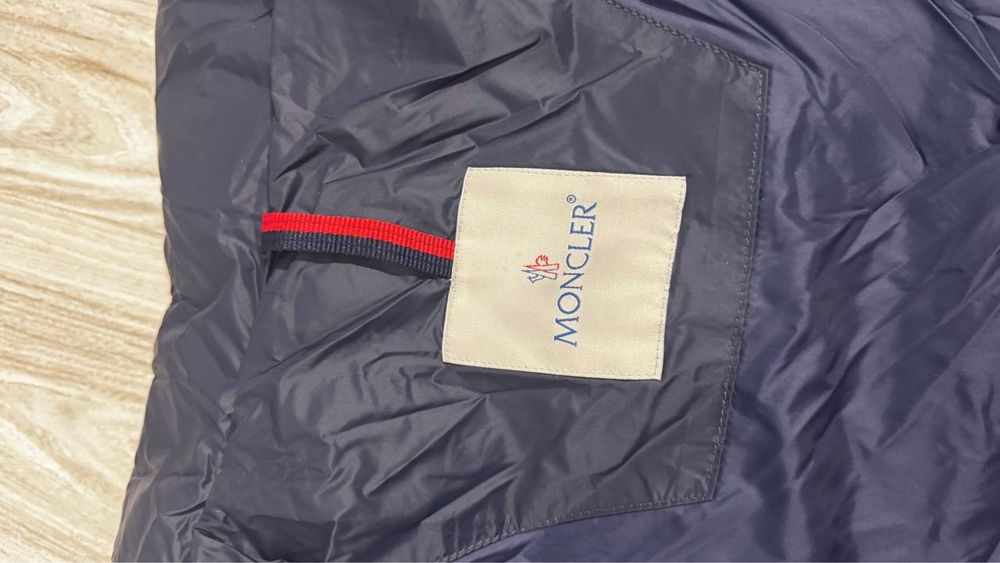 Moncler пуховик  Розмір XL