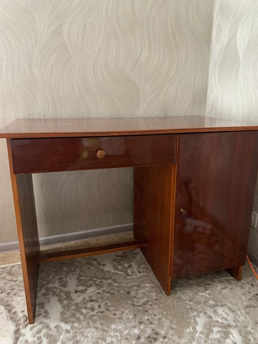 Продам письмовий стол