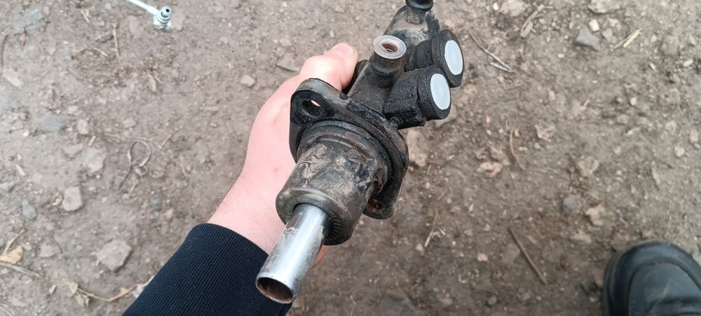 Головний цліндр ауді 100с4
