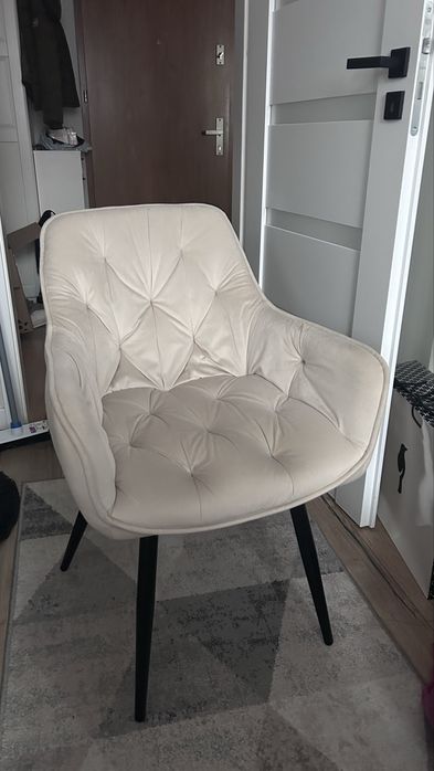 Eleganckie krzeselko do toaletki