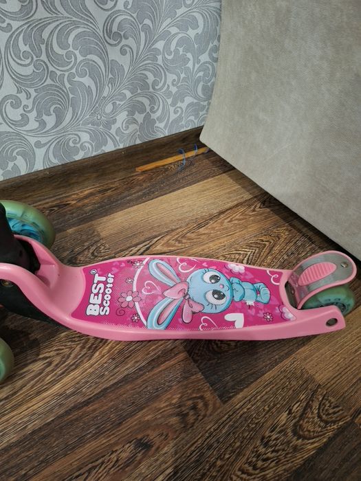 Дитячий самокат для дівчинки