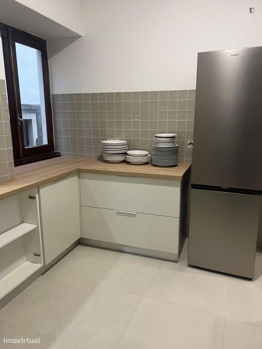 Quarto - localizado em Montes Claros Coimbra