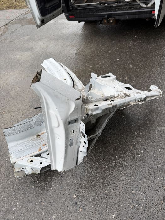Продам четверть Audi A4 B9