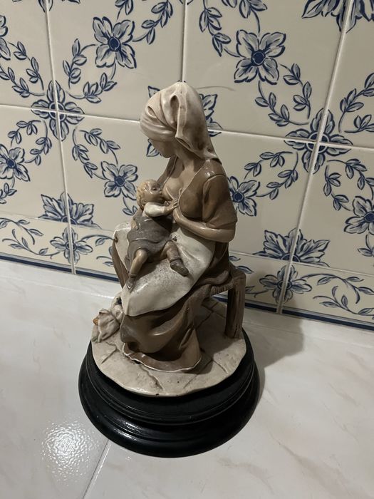 Estátua mãe e filho