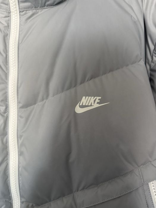 Продам курточку Nike