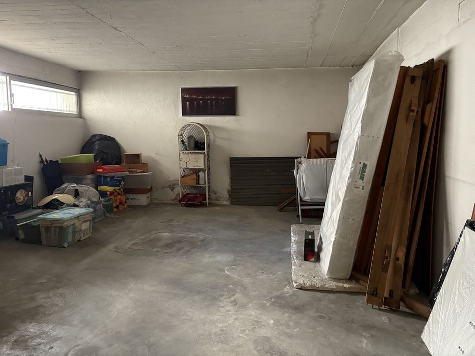 Box de 28m2 em Garagem no Centro da Ericeira