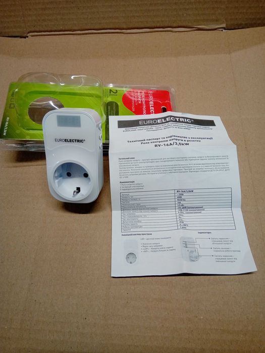 Реле напряжения в розетку 16 А, 3500 Вт.