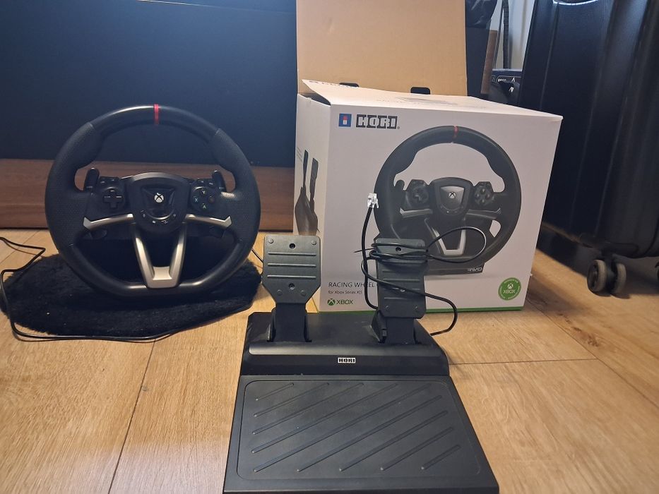 Kierownica HORI Racing wheel + pedały HORI thrusters