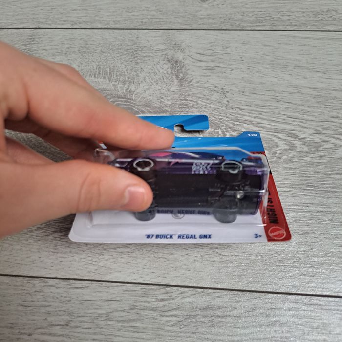 Samochodzik Hot Wheels '87 Buick Regal GNX JJM00 Treasure Hunt