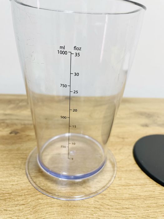 Pojemnik zamykany z miarką 1 l