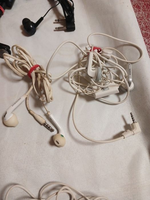 Навушники до телефону