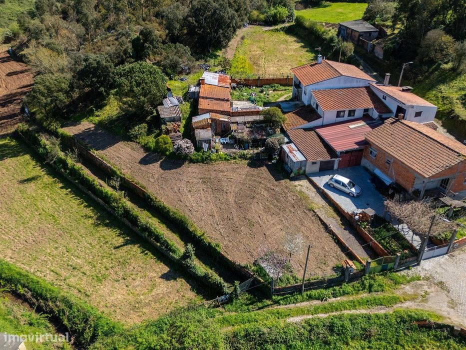 Terreno Urbano de 900m2 em Canelas: Espaço, Sossego e um Preço Espetac