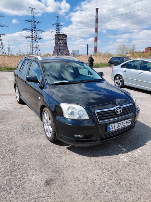 Машина Toyota Avensis