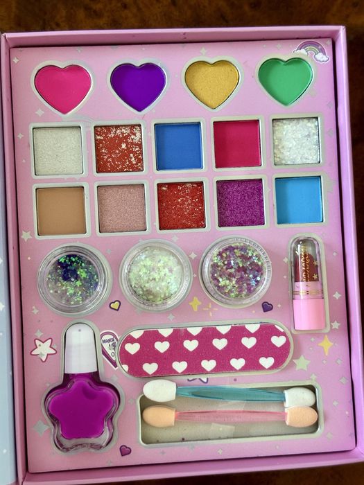 Набір дитячої косметики . Косметика для дівчаток .