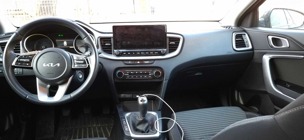 Cesja KIA Ceed Kombi z 12.2024 roku. Niski przebieg !