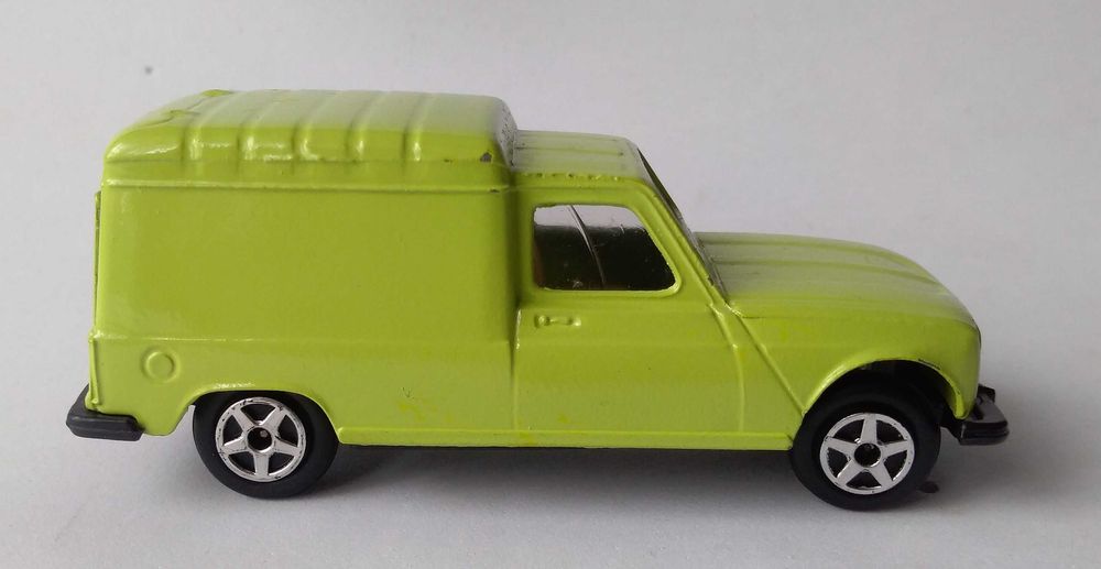 Renault 4, fabricado em Portugal. Ver descrição