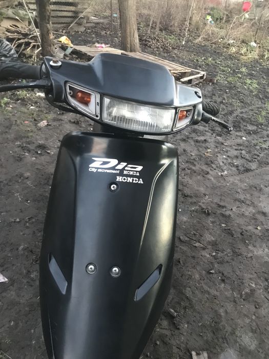 Хонда діо 18 на повному ходу