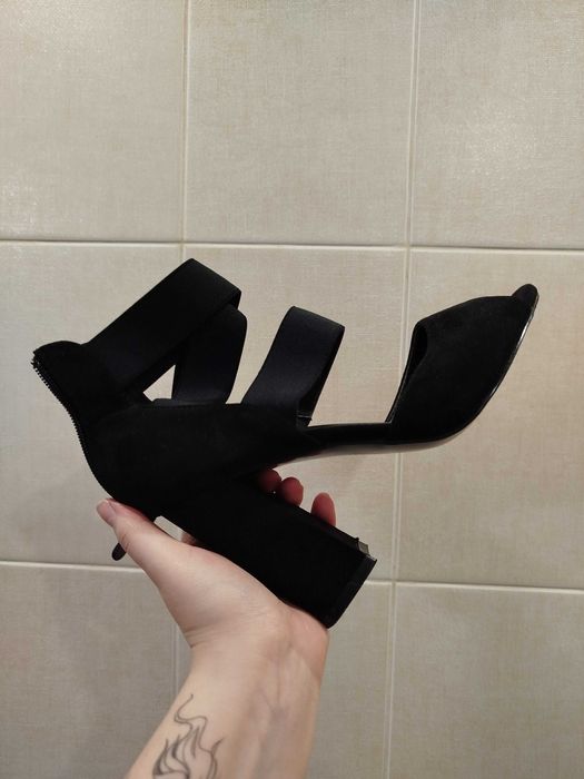 Підбори на товстому каблучку