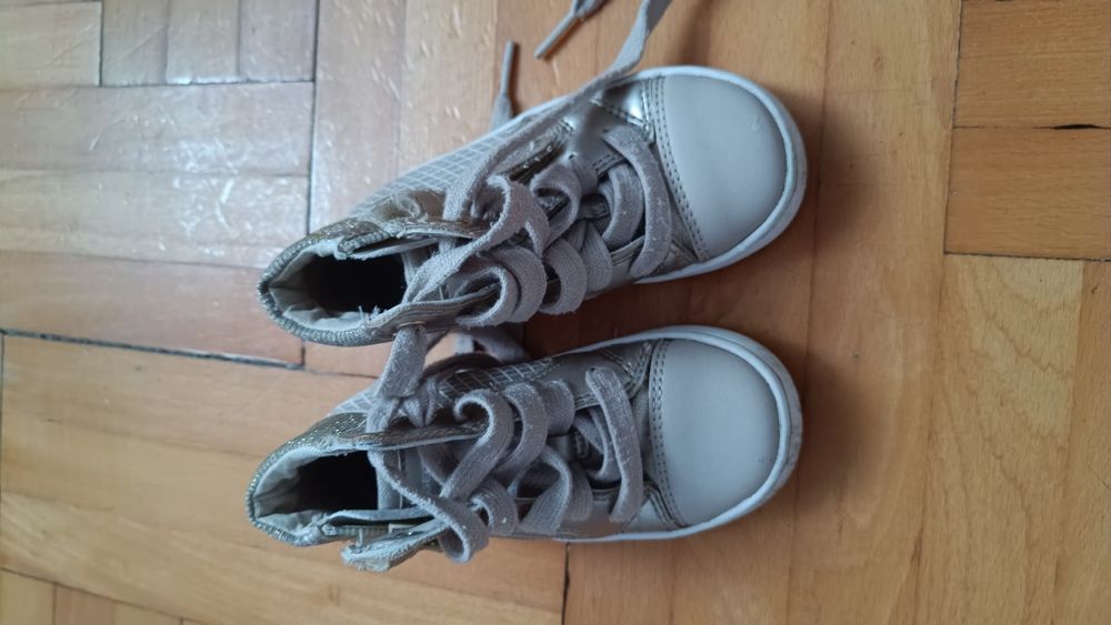 Buty dla dziewczynki Geox rozmiar 24 jasny beżowy