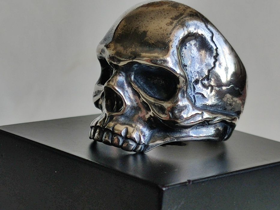 серебряное кольцо череп