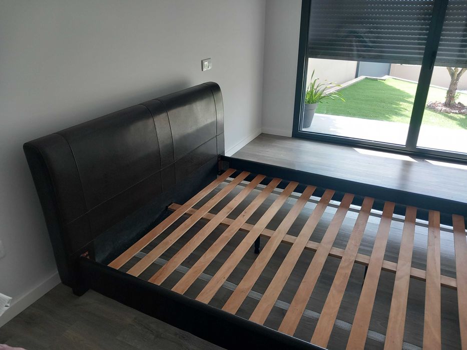 Cama casal usada