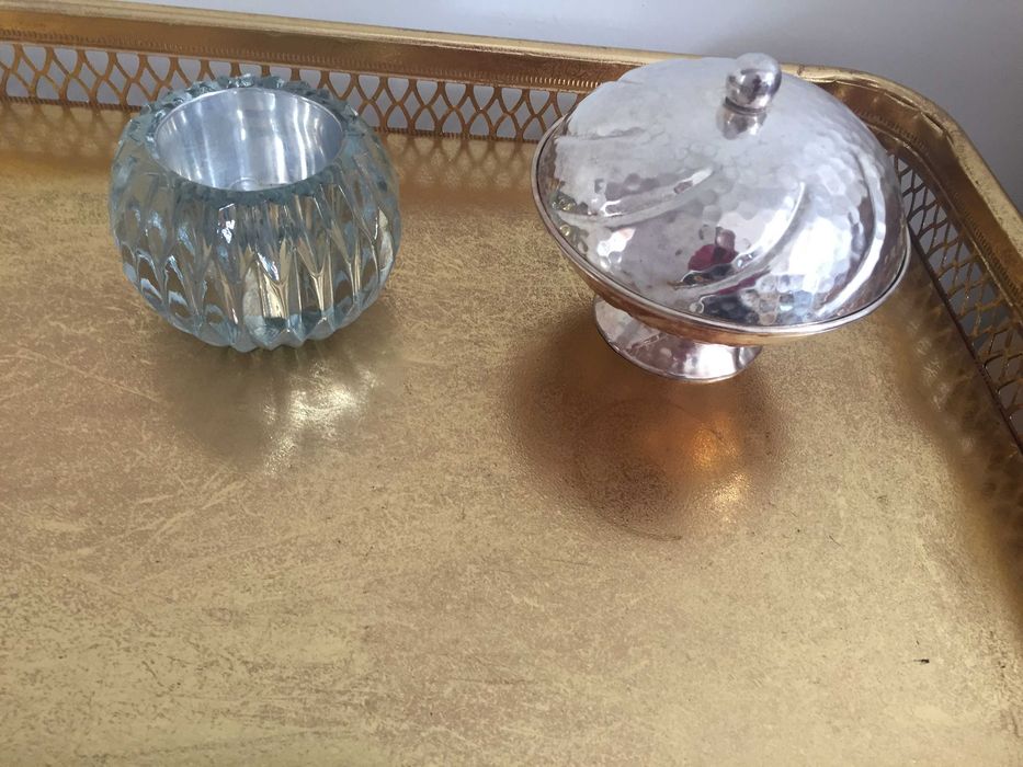 Porta-velas em vidro resistente, facetado. Redondo. Zara Home.