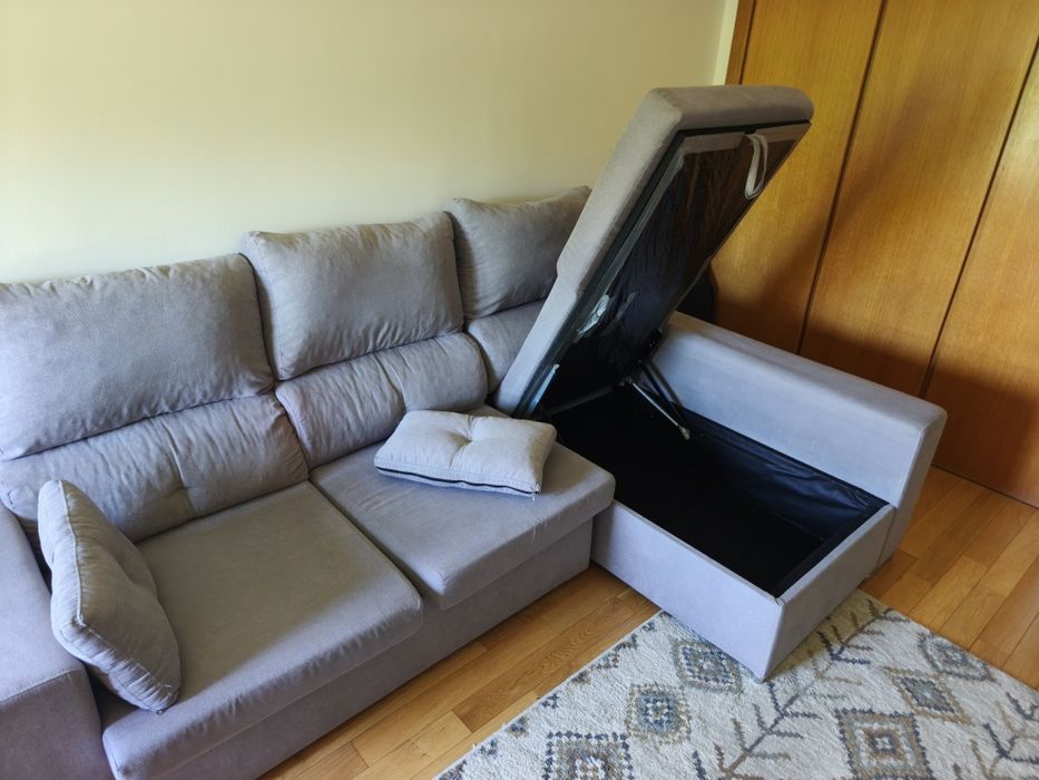 Vendo Sofá-cama com chaise com 2,5m comprimento e 1,45m de largura