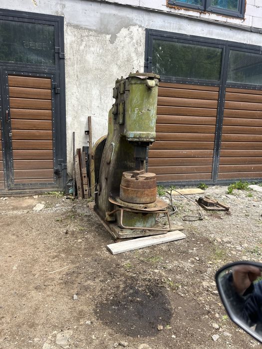 Продам пнеумо молот ковальський