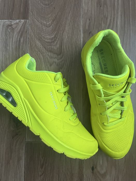 Кросівки жіночі р39