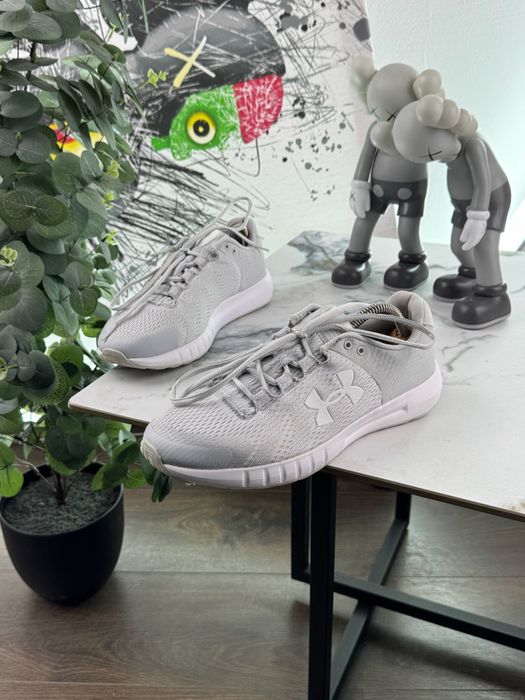 Кросівки Under Armour Micro G 40 розмір Е12713