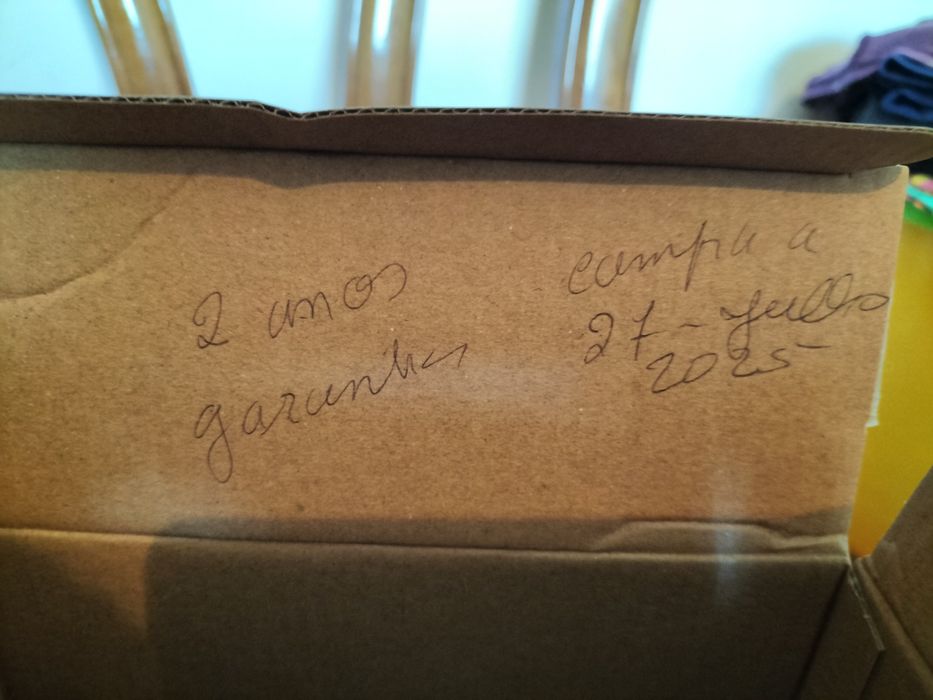 Ps4 com comando e 2 jogos