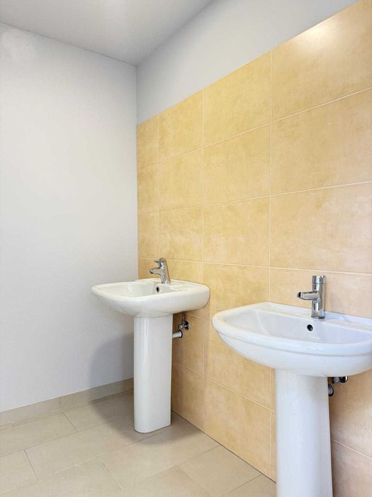 Arrenda-se Imóvel Comercial – Excelente Localização ALBUFEIRA