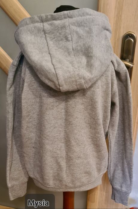 Szara bluza z kapturem 146