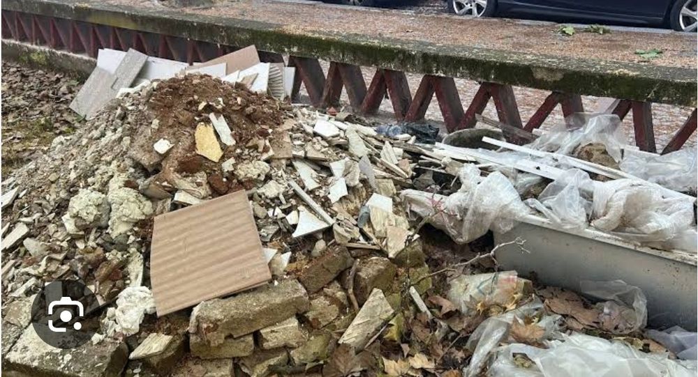 Faço cargas de entulho lixo e limpeza de terreno