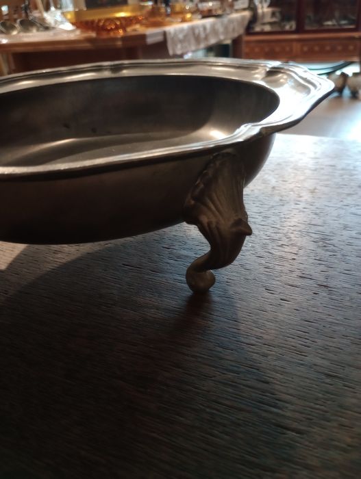 Piękna duża ciężka cynowa patera na nóżkach Vintage