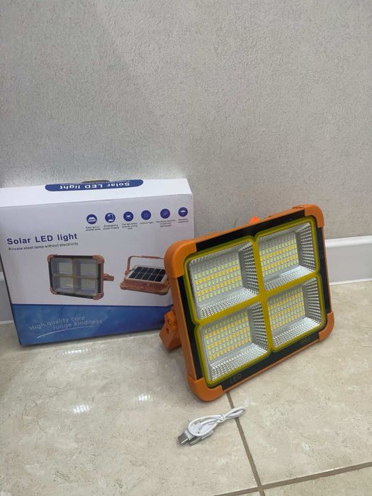 Акумуляторний прожектор