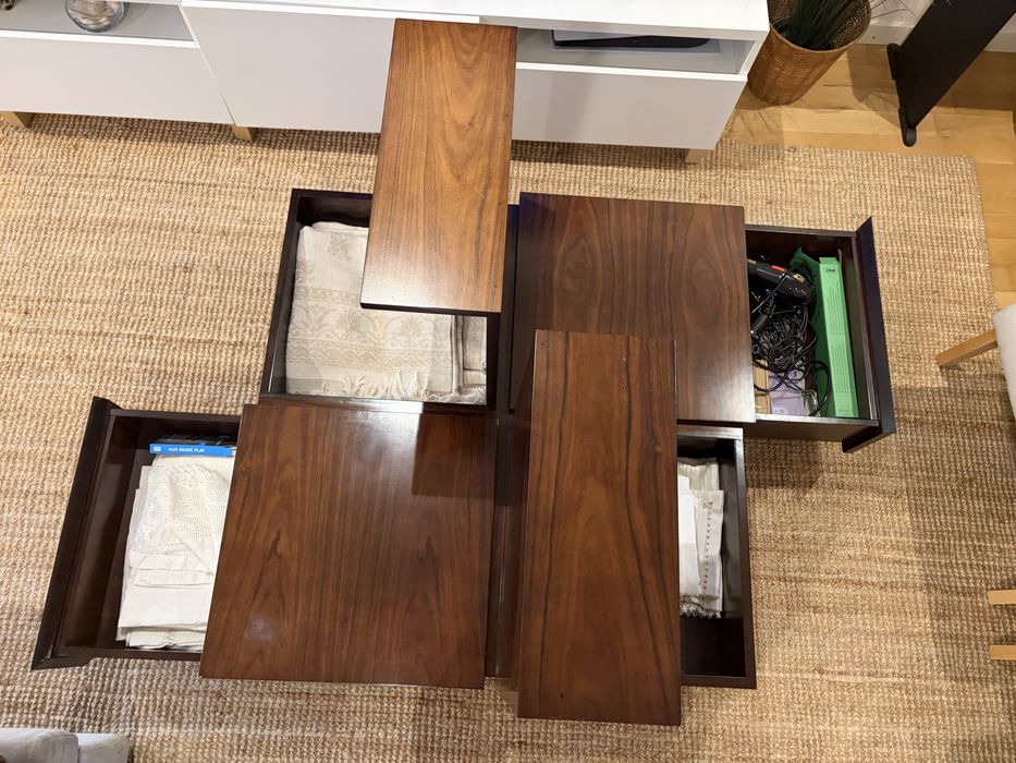 Mesa de centro modular de design moderno em tom nogueira/madeira escura