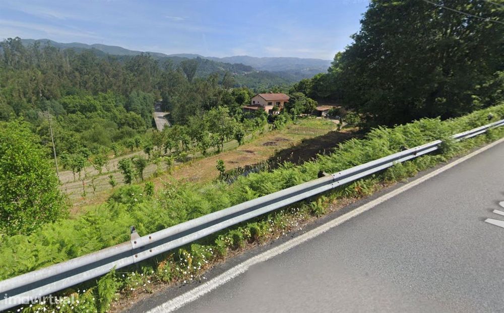 Terreno com a área total de 2260m2 — Souto, Braga