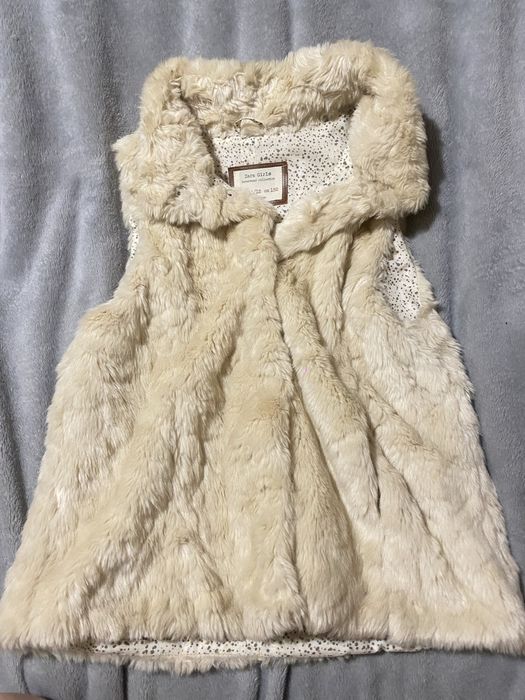 ZARA меховая желетка для девочки