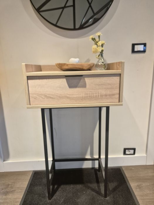 Nowoczesna Konsola do przedpokoju lub sypialni