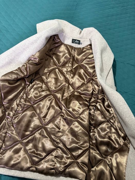 Продам пальто весна-осінь.б/в