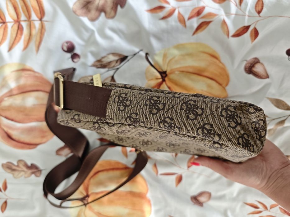 Torebka torebeczka Guess w monogram
