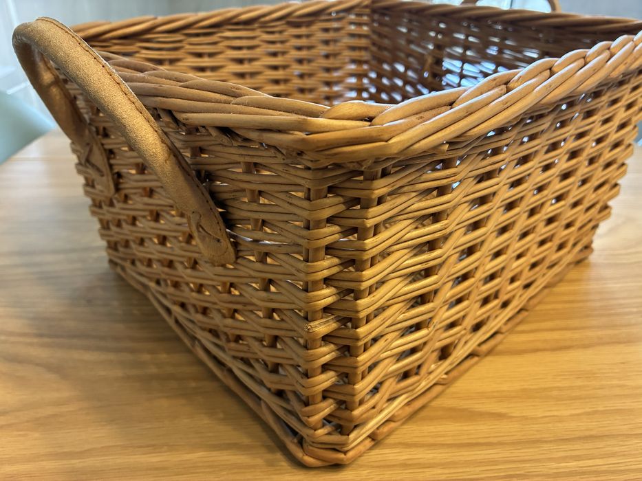 Cesto rectangular e robusto em verga da Zara Home