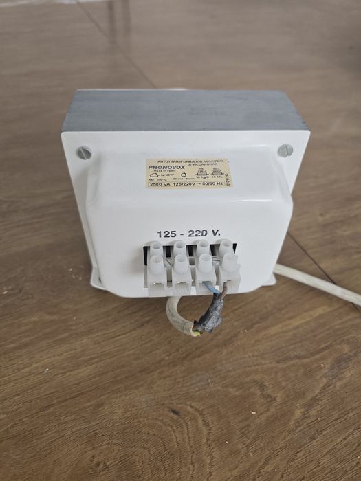 Autotransformador Phonovox 2500VA 125V ↔ 220V